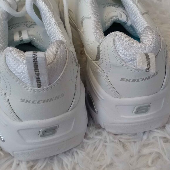 White Fresh Start Skechers D'Lites 6.5 WIDE FIT Air-Cooled Memory Foam NEW - Picture 4 of 10